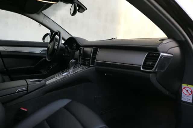 Porsche Panamera (2010) thumbnail 4