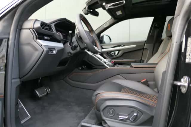 Lamborghini Urus (2019) thumbnail 3