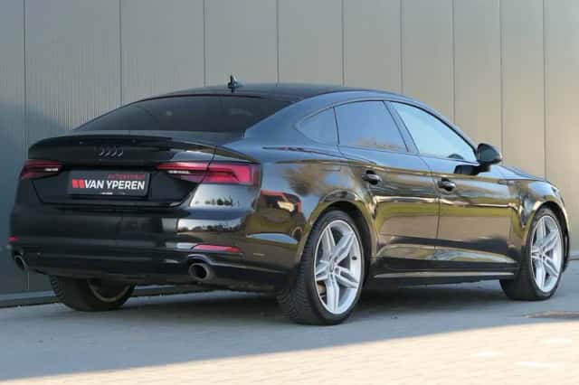 Audi A5 (2017) thumbnail 2