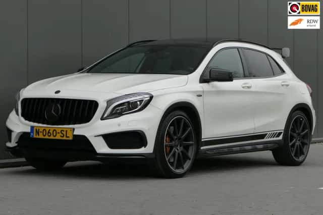 Mercedes-Benz GLA (2015) thumbnail 1