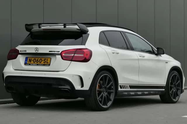 Mercedes-Benz GLA (2015) thumbnail 2