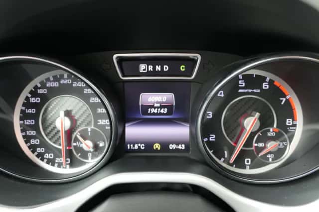 Mercedes-Benz GLA (2015) thumbnail 5