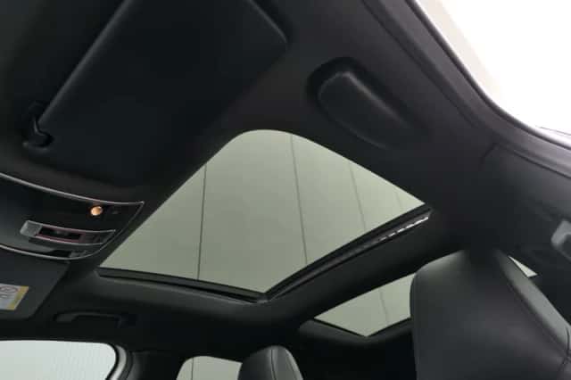 Mercedes-Benz GLA (2015) thumbnail 6