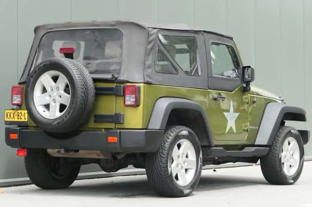 Jeep Wrangler (2008) thumbnail 3