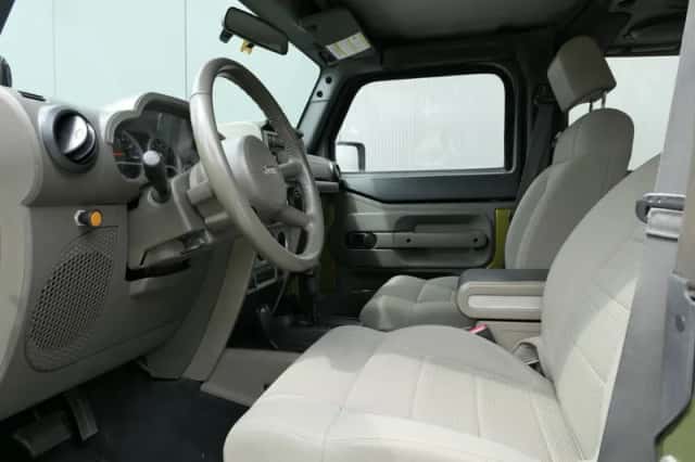 Jeep Wrangler (2008) thumbnail 4