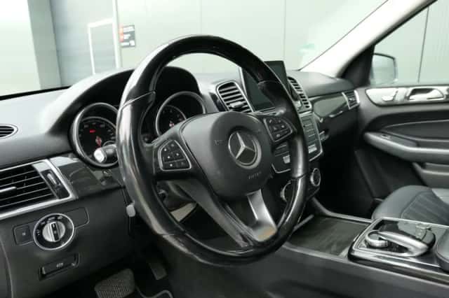 Mercedes-Benz GLE (2016) thumbnail 4