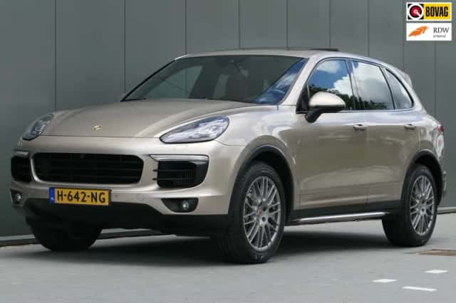 Porsche Cayenne (2016) thumbnail 1