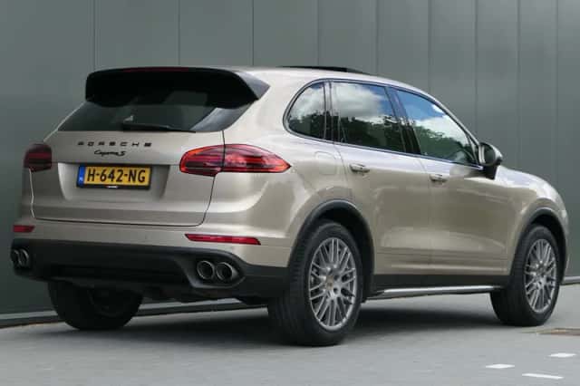 Porsche Cayenne (2016) thumbnail 2