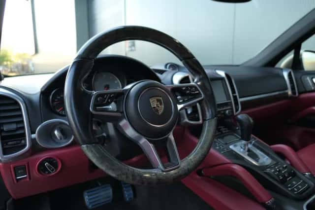 Porsche Cayenne (2016) thumbnail 4