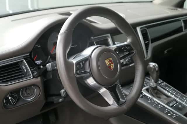 Porsche Macan (2014) thumbnail 3