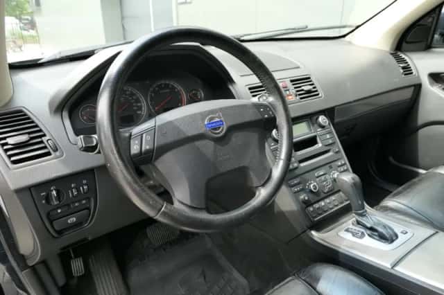 Volvo XC90 (2010) thumbnail 4