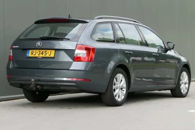 Škoda Octavia (2018) thumbnail 2