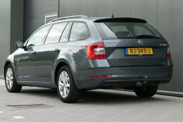 Škoda Octavia (2018) thumbnail 5
