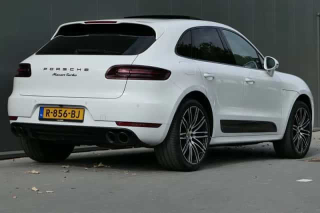 Porsche Macan (2018) thumbnail 2