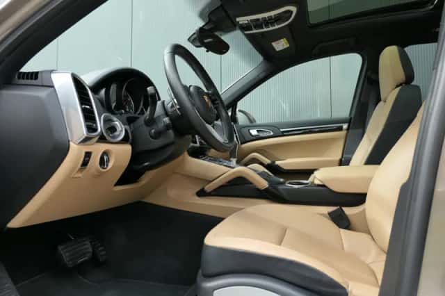 Porsche Cayenne (2015) thumbnail 3