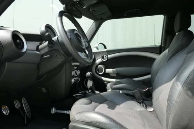 MINI Cooper S (2008) thumbnail 3