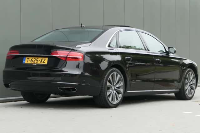 Audi A8 (2015) thumbnail 2