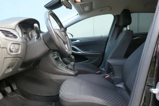 Opel Astra (2021) thumbnail 3