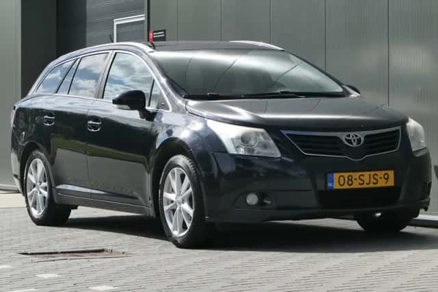 Toyota Avensis (2011) thumbnail 4