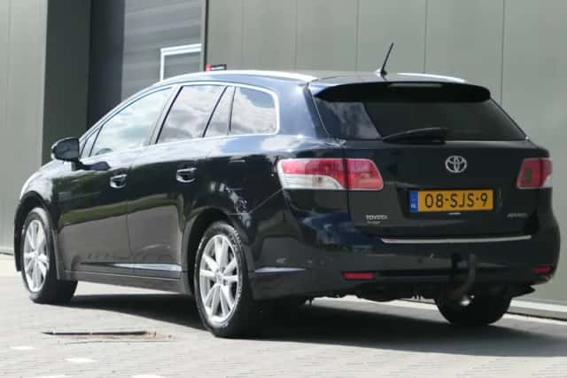 Toyota Avensis (2011) thumbnail 5