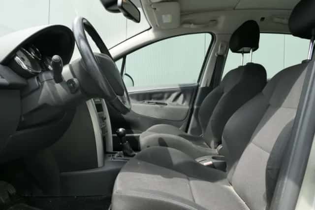 Peugeot 207 (2007) thumbnail 3