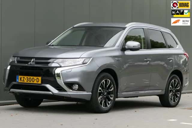 Mitsubishi Outlander (2016) thumbnail 1