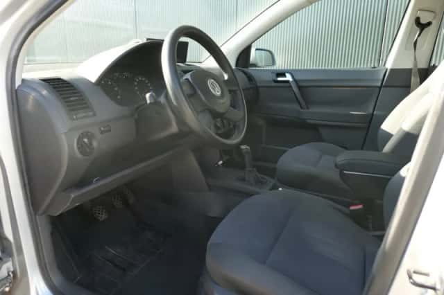 Volkswagen Polo (2004) thumbnail 3
