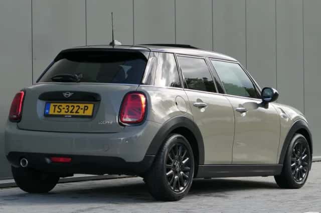 MINI Cooper (2018) thumbnail 2