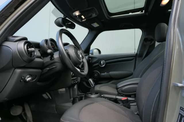 MINI Cooper (2018) thumbnail 3
