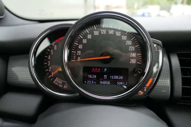 MINI Cooper (2018) thumbnail 5