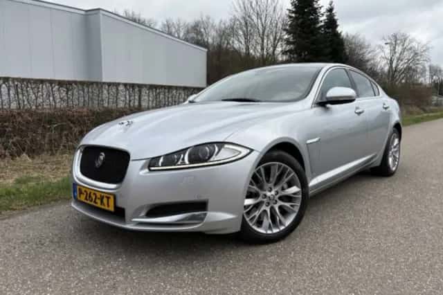Jaguar XF (2012) thumbnail 1