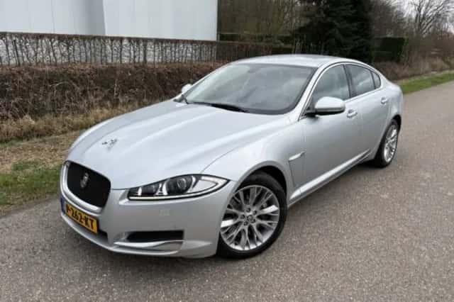 Jaguar XF (2012) thumbnail 2