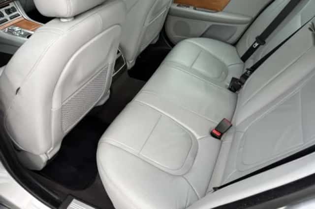 Jaguar XF (2012) thumbnail 4