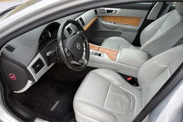 Jaguar XF (2012) thumbnail 5