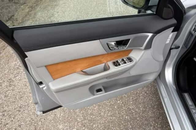 Jaguar XF (2012) thumbnail 6