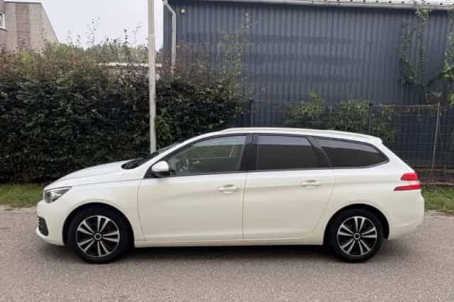 Peugeot 308 (2017) thumbnail 3