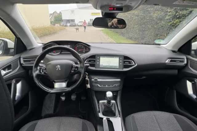 Peugeot 308 (2017) thumbnail 4