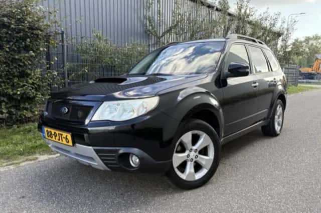 Subaru Forester (2011) thumbnail 1