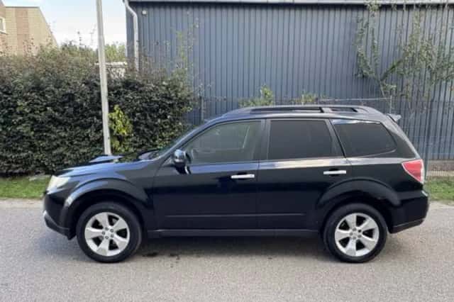 Subaru Forester (2011) thumbnail 3