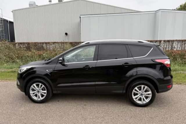 Ford Kuga (2017) thumbnail 3
