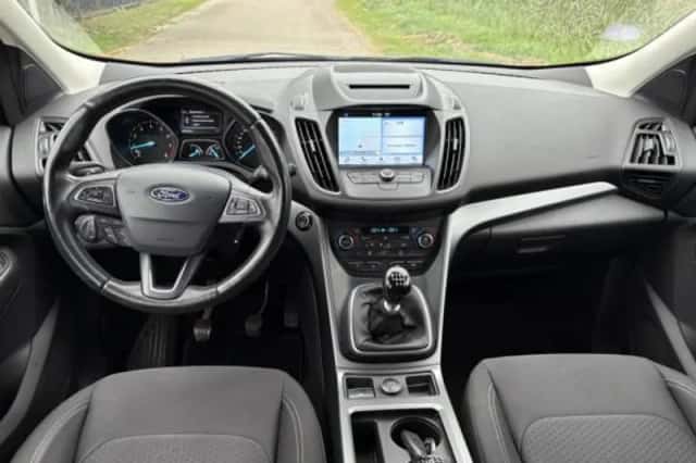 Ford Kuga (2017) thumbnail 4