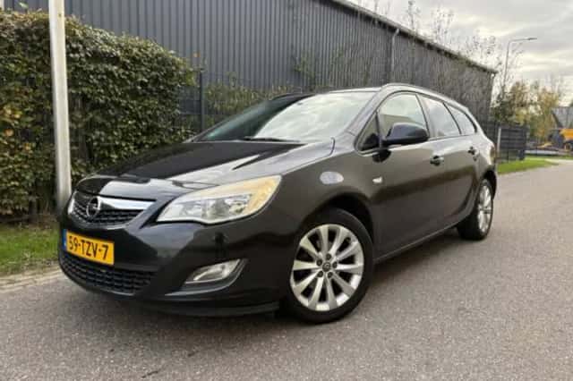 Opel Astra (2012) thumbnail 1