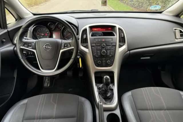 Opel Astra (2012) thumbnail 4