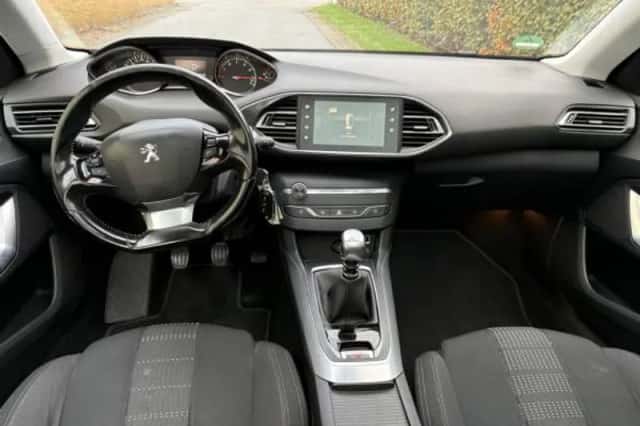 Peugeot 308 (2016) thumbnail 3