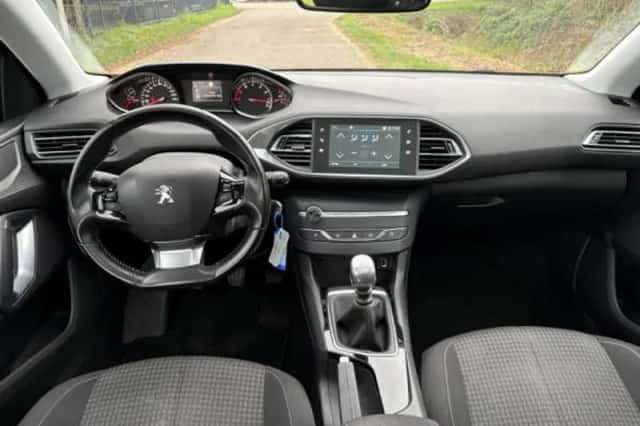 Peugeot 308 (2019) thumbnail 3