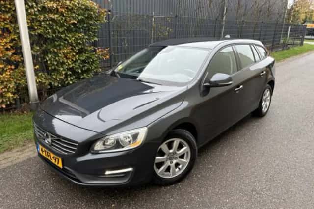 Volvo V60 (2014) thumbnail 2