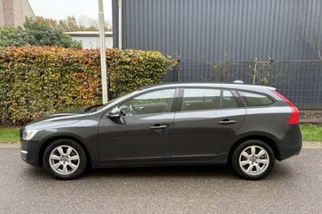 Volvo V60 (2014) thumbnail 3