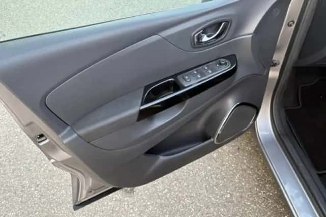 Renault Captur (2015) thumbnail 6