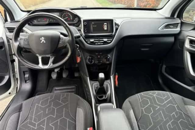 Peugeot 2008 (2017) thumbnail 3