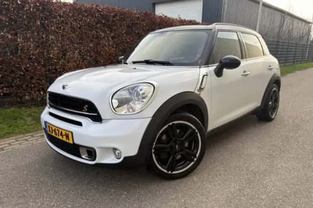 MINI Countryman (2015) thumbnail 1